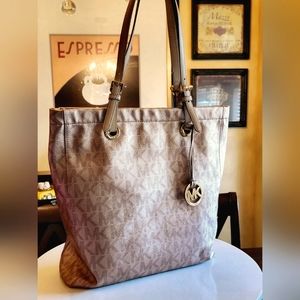 MICHAEL KORS Jet Set Monogram Large Tote in metalic gold.